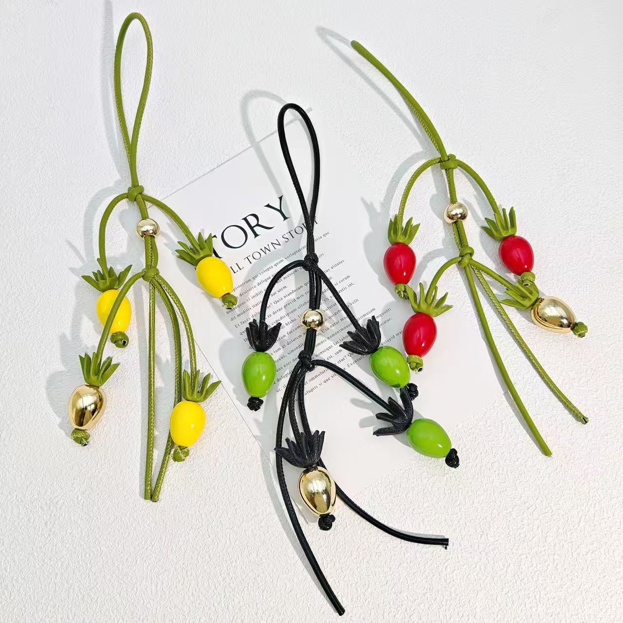 تعليقة حقيبة يد نسائية من جلد  - مراجعة Women'S Accessories Loewe وسعره