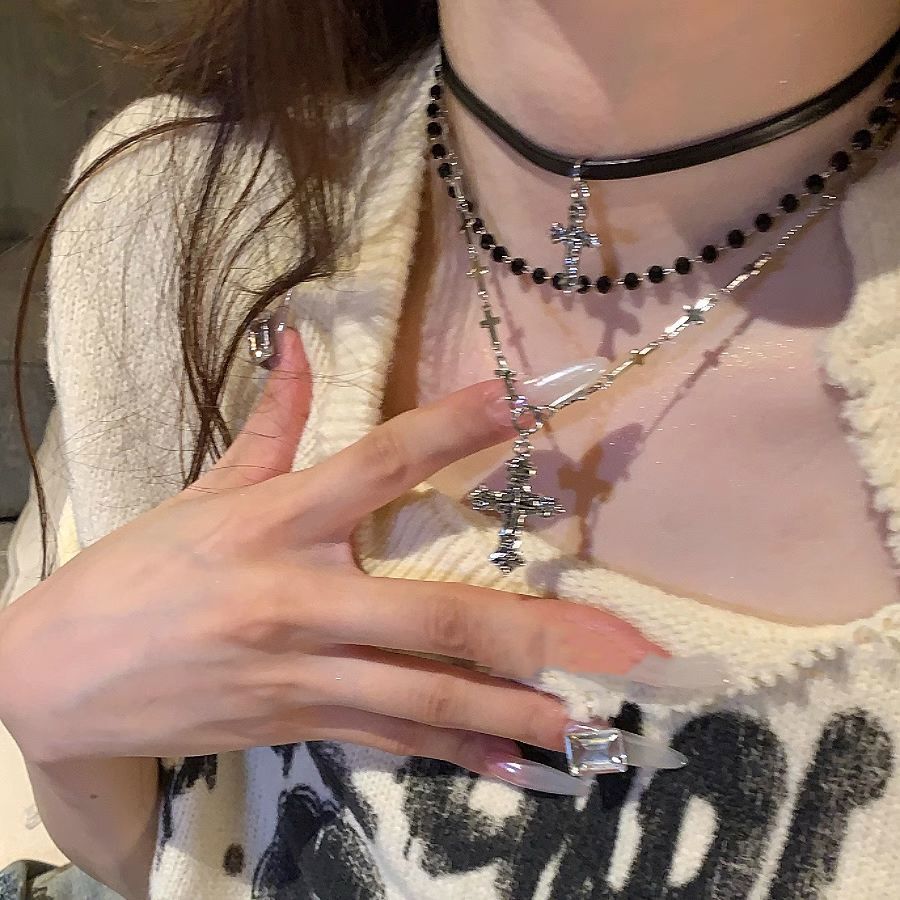 قلادة صليب معدنية بتصميم قوطي  - مراجعة Women'S Emo Accessories وسعره